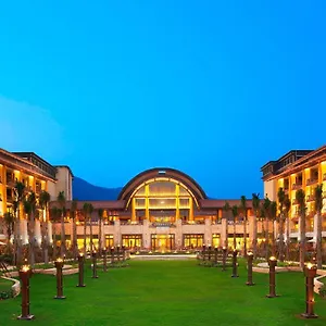 Курортный комплекс The St. Regis Yalong Bay *****