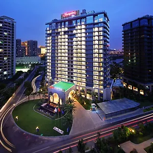 Отель Hampton By Hilton Bay *****